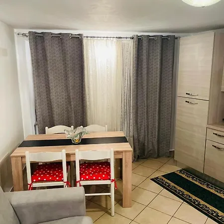 Apartment Casa Dei Fiori 2 *